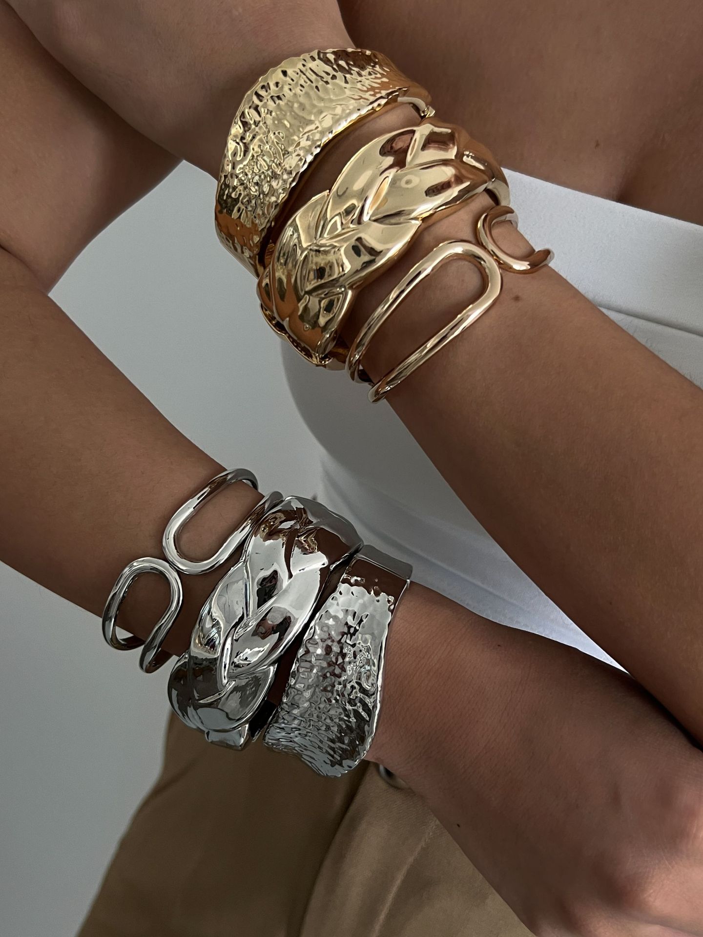 61g Weight Bangle Classification Alloy Chain Material 1 Piece Quantity Vintage Style Exaggerated Solid Color Alloy Bangles Wholesale