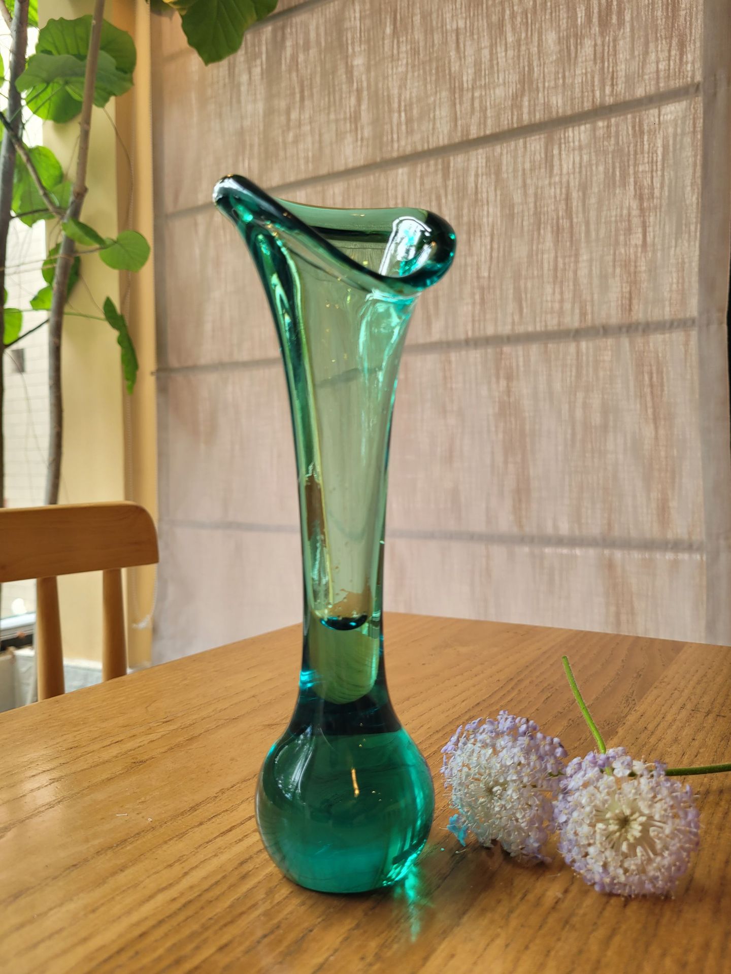 Simple Style Solid Color Arylic Vase Artificial Decorations display picture 1