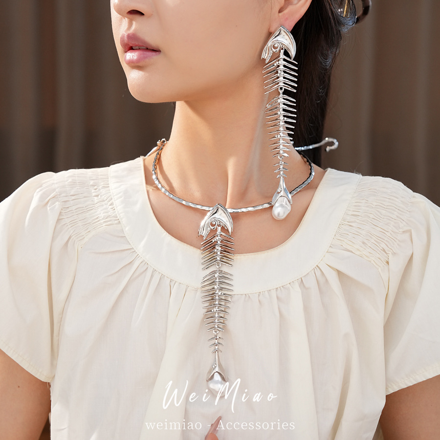 Collar de perlas de hueso de pez con diamantes personalidad de moda alta sensación de exageración collar ligero lujo nicho conjunto de joyería al por mayor image 1