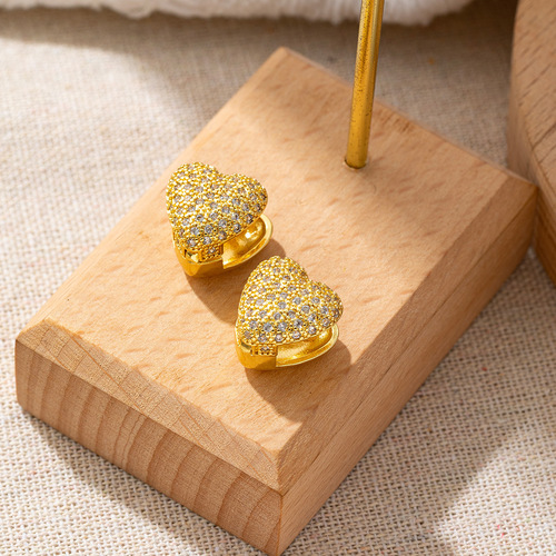 Small-Market Double-Side Spinel Heart Earrings for Women 2024 New Style Ear Clasp Fashion and Elegant Matchable Earrings for Women