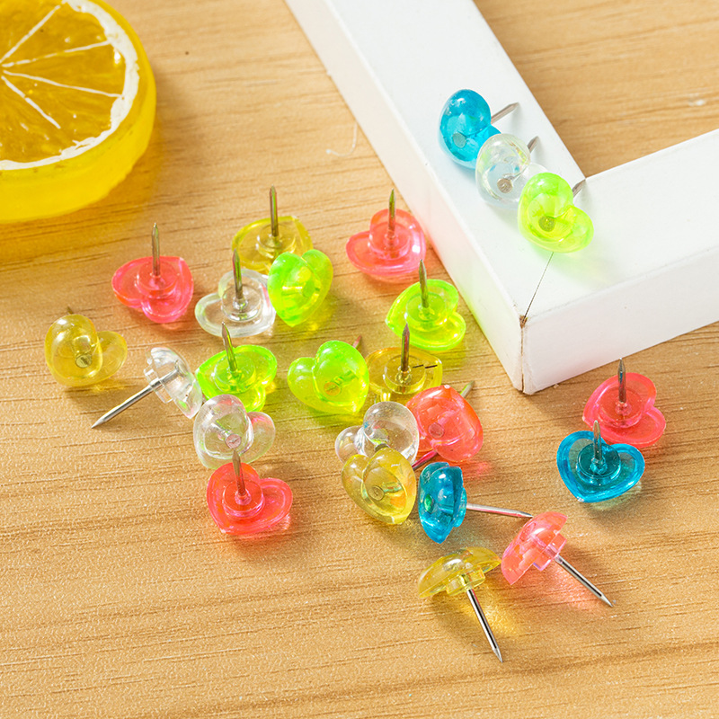 Yiwu fábrica en forma de I de uñas de amor rojo de uñas de plástico de corcho Pulsador de prensa de uñas en forma de corazón de uñas