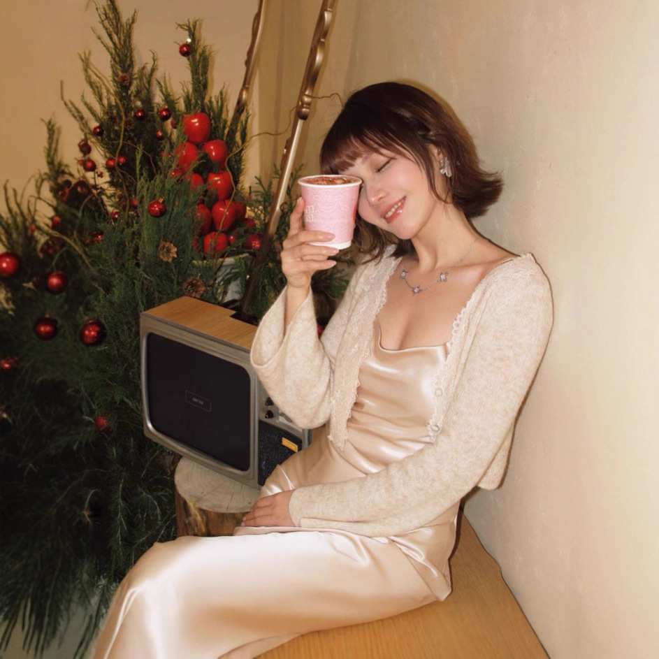 【Daisan】 2026 Autumn/Winter Cross-Border Japanese-Style Sweet Button-Up Knitted V-Neck Lace Patchwork Cardigan Set with Long Skirt