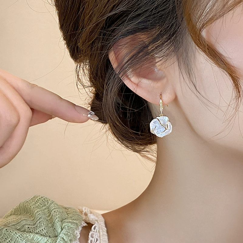 Сережки камелия (горный чай) французский стиль, элегантный легкий люкс, варианты с жемчугом и цирконием