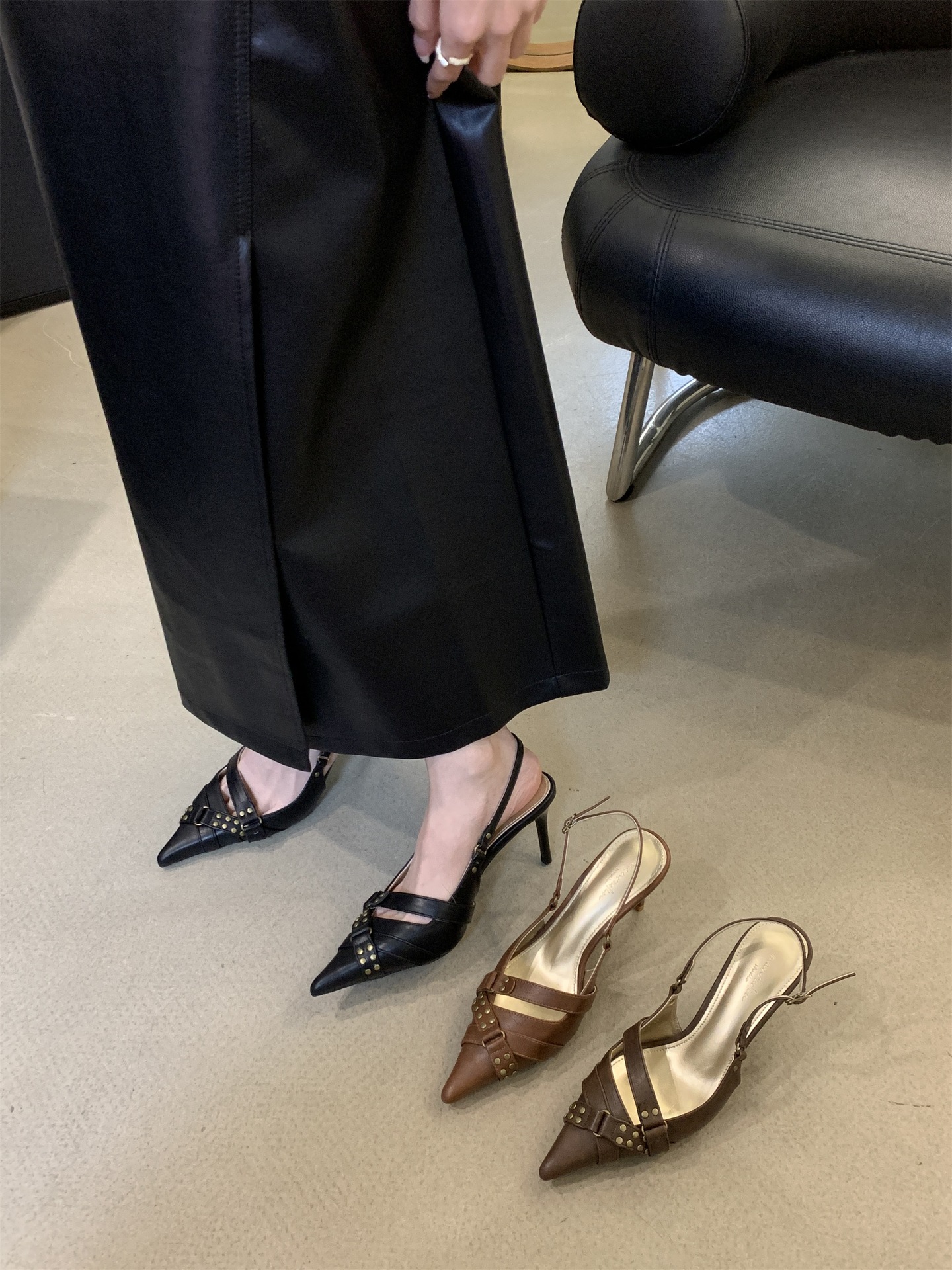 French black high heels, temperament women's shoes, niche shallow mouth pointed toe shoes 2024 summer rivet buckle sandals_voghion.com