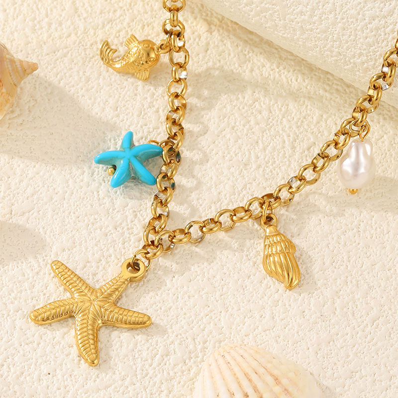 Moda transfronteriza, playa de nicho, estrella de mar, concha de mar, collar de acero de titanio, collar colgante de koi dorado de elementos múltiples, mujer