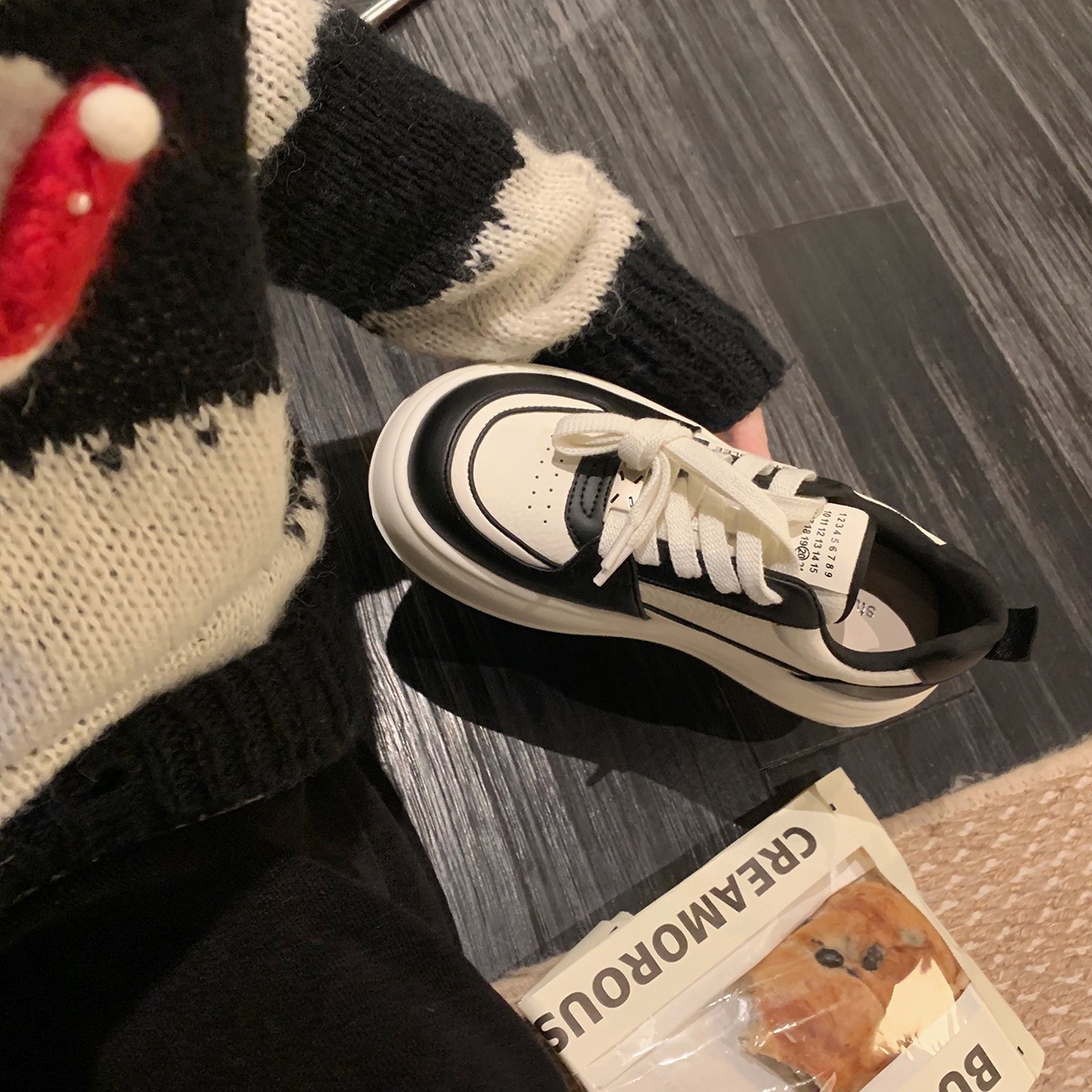 Versión de cuero de vaca de alto nivel ~ Grape Madre Reducción de edad Redonda de lazos de suela gruesa zapatos casuales blancos zapatos de skate de mujer