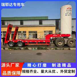 重型低平板半挂车 13.75米机械设备运输车三轴弹簧爬梯拖板车半挂