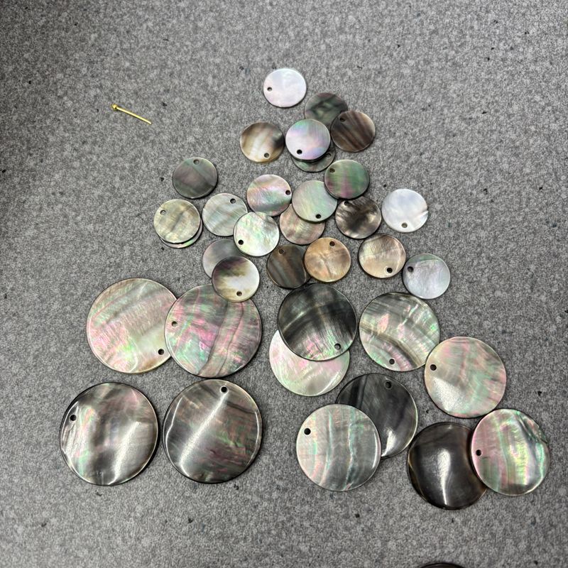 Premium 8-40mm Natural Black Mother-Of-Pearl Disc Pendant Black Shell Natural Surface Edge Hole DIY Jewelry Accessories Wholesale