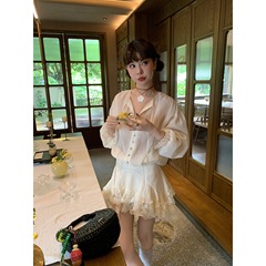 ル・ルージュ 周美美 エレガントな詩風ロマンティックレーステクスチャーストラップシャツとショートパンツのセット