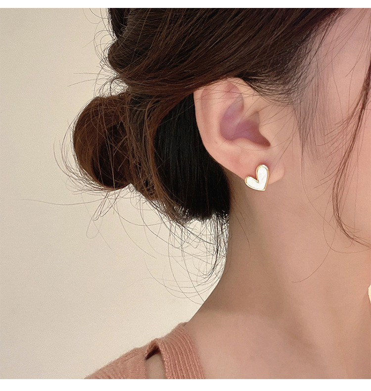 Enamel Design 1 Pair Simple Style Heart Shape Alloy Enamel Women's Ear Studs
