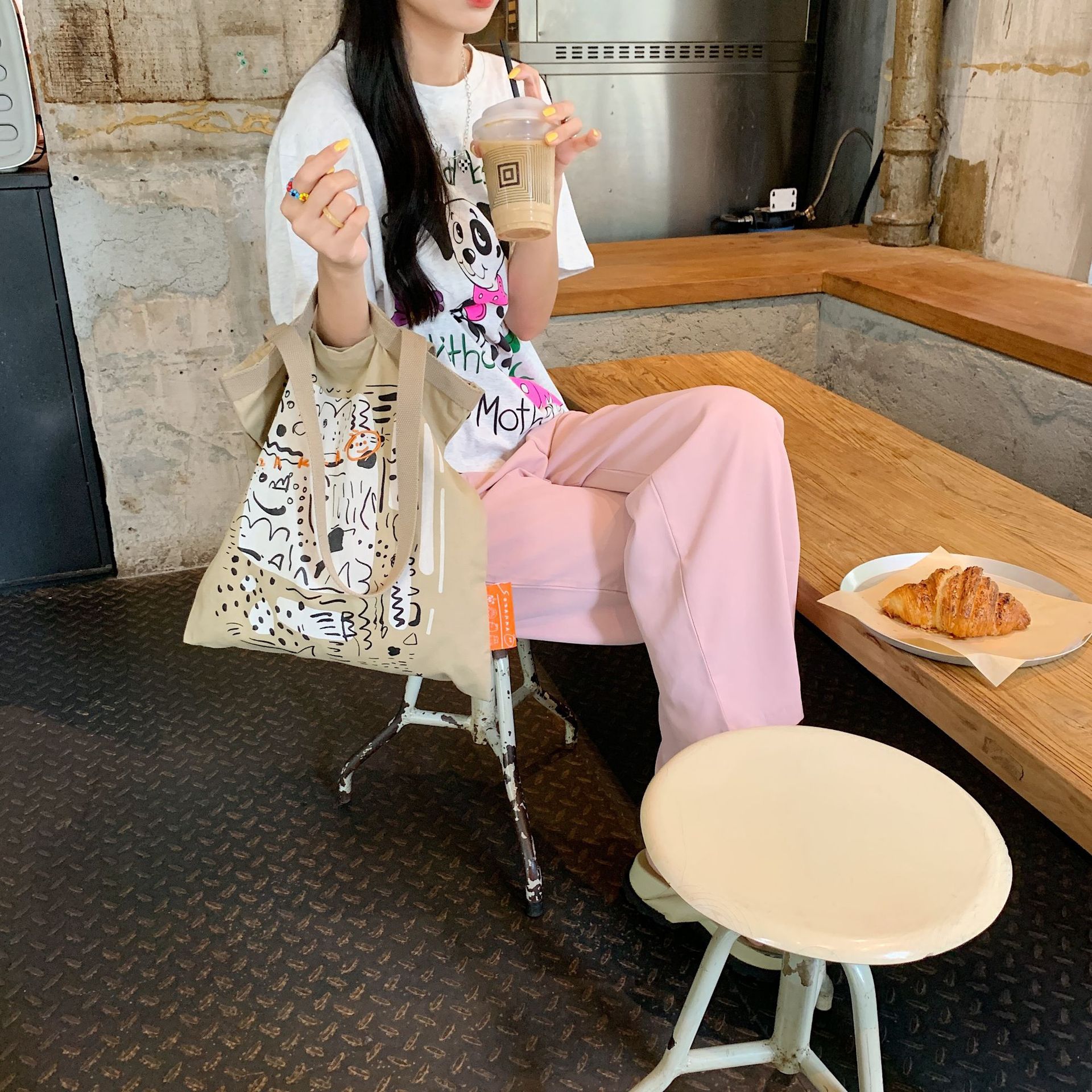 【 In Stock 】26102 letter graffiti printed canvas bag, large-capacity single-shoulder hand-carry shopping bag Tote from South Korea undefined
