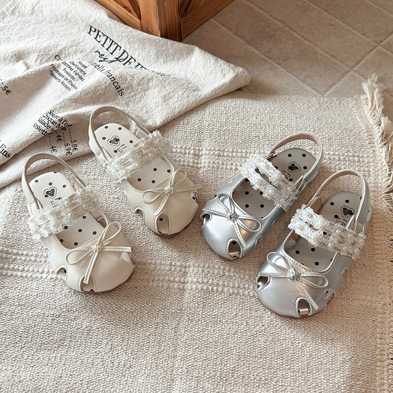 Niñas de moda versátil sandalias de suela suave 2026 verano nuevos zapatos de arco para niños huecos zapatos de princesa transpirables image 5