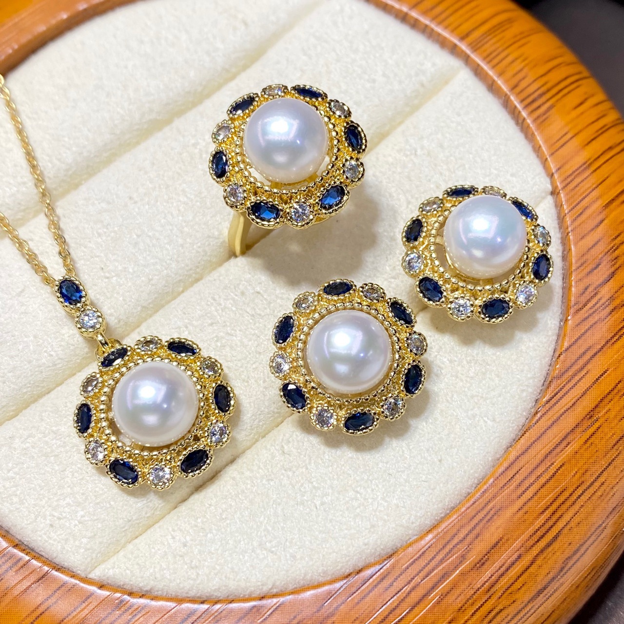 set from pearl