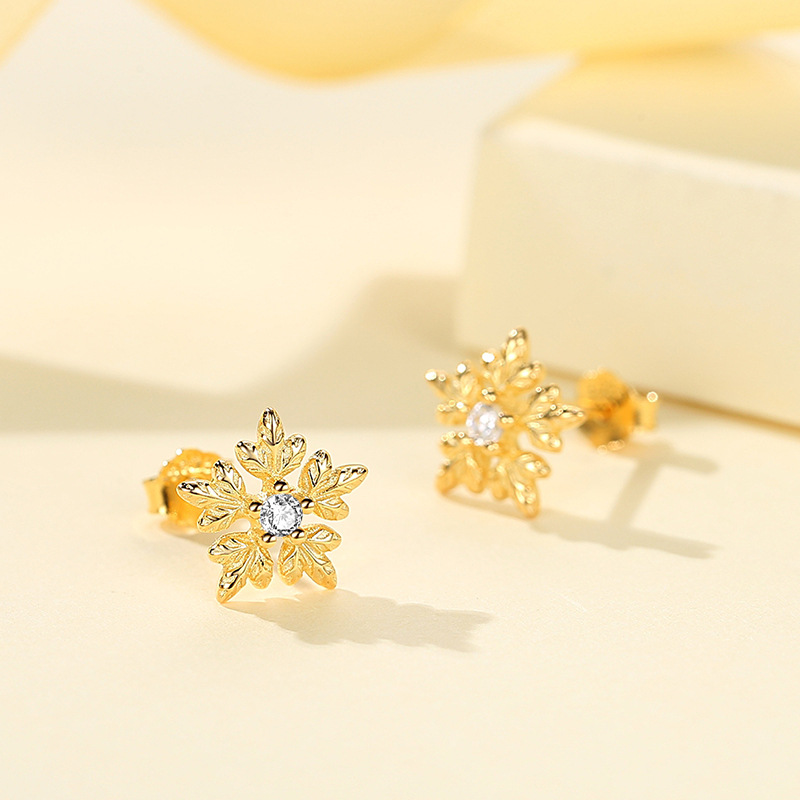 S925 plata esterlina copo de nieve pendientes mujer estudiantes japoneses y coreanos pequeño dulce simple moda chica corazón accesorios al por mayor