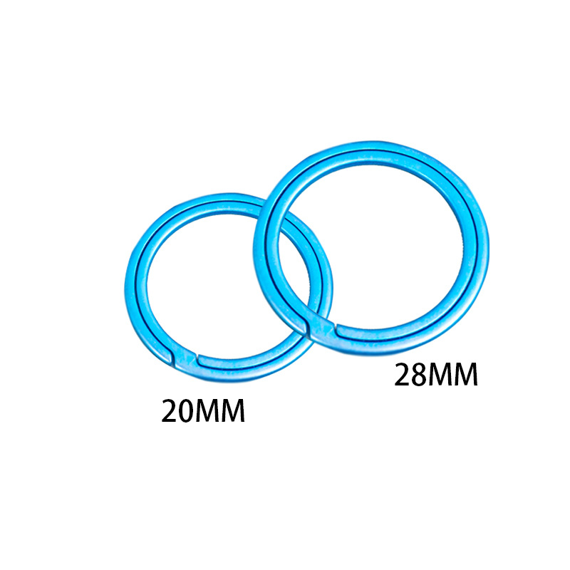 LLavero de aleación de titanio ultra-ligero de aleación de titanio llavero bolsa colgante grande Mini tamaño pequeño fabricante