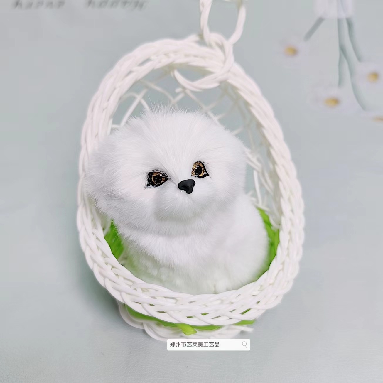 녹색 교수형 바구니 개는 짖을 것입니다