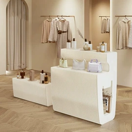 其他成套家具;服装陈列架;屏风、隔断类