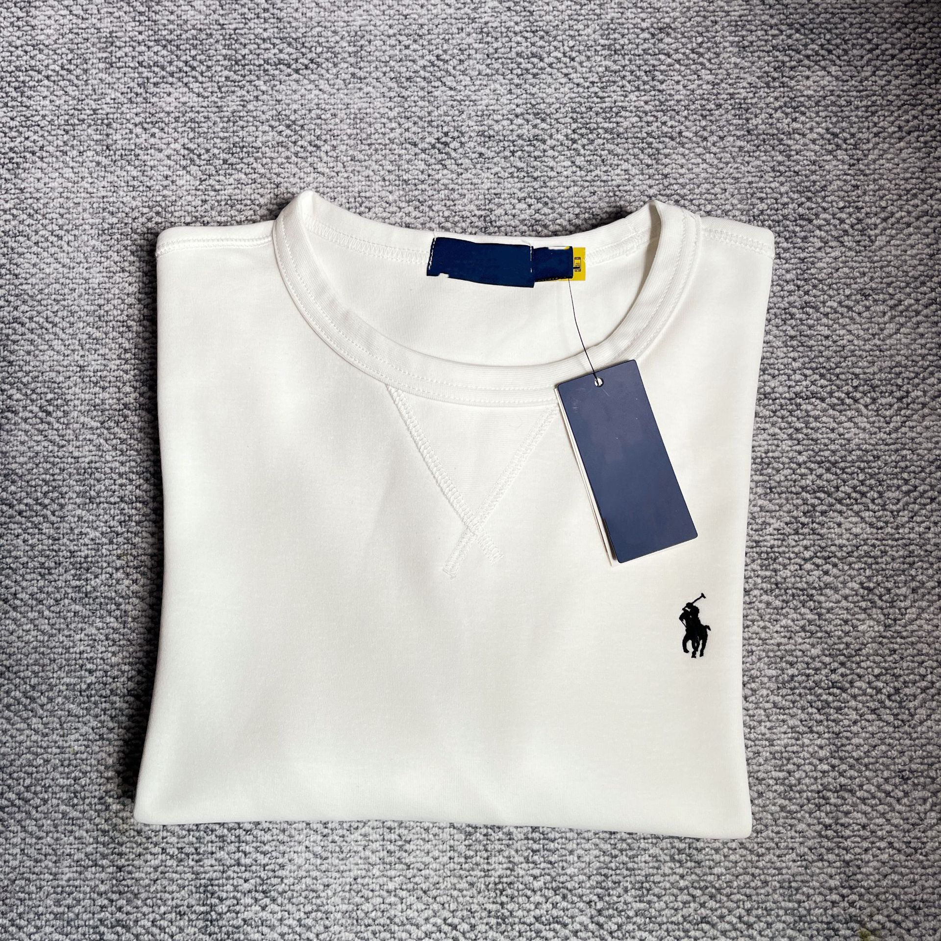 高品質のスキャン可能な馬の刺繍の純色の長袖のデザインの上着の丸首のガードルのカバーの男性