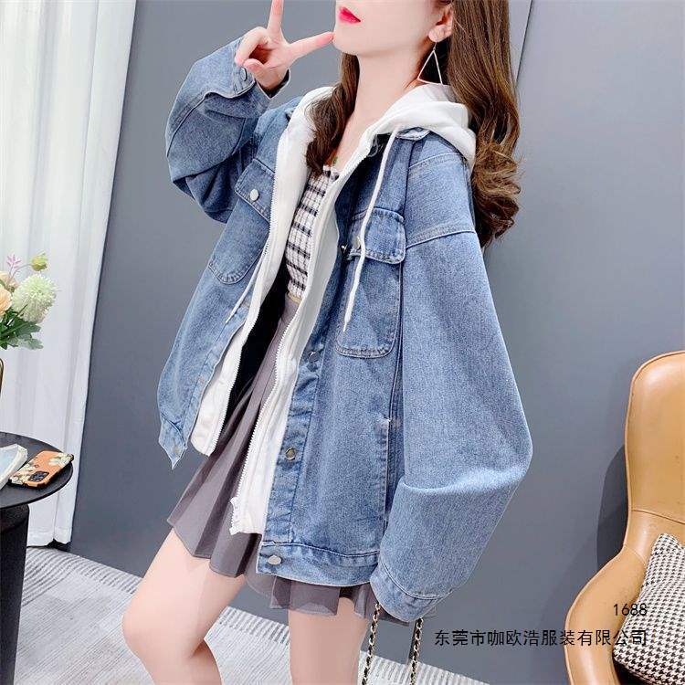 Fake two-piece sweatshirt spliced with denim jacket for women, autumn 2026 new style, loose, stylish, retro, versatile jacket top