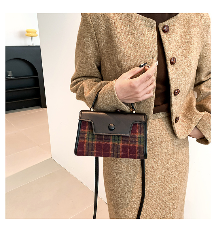 The textured color-blocking small square bag for the 2024 autumn and winter season features a cute checkered handbag with a niche design and a patchwork styling crossbody bag undefined