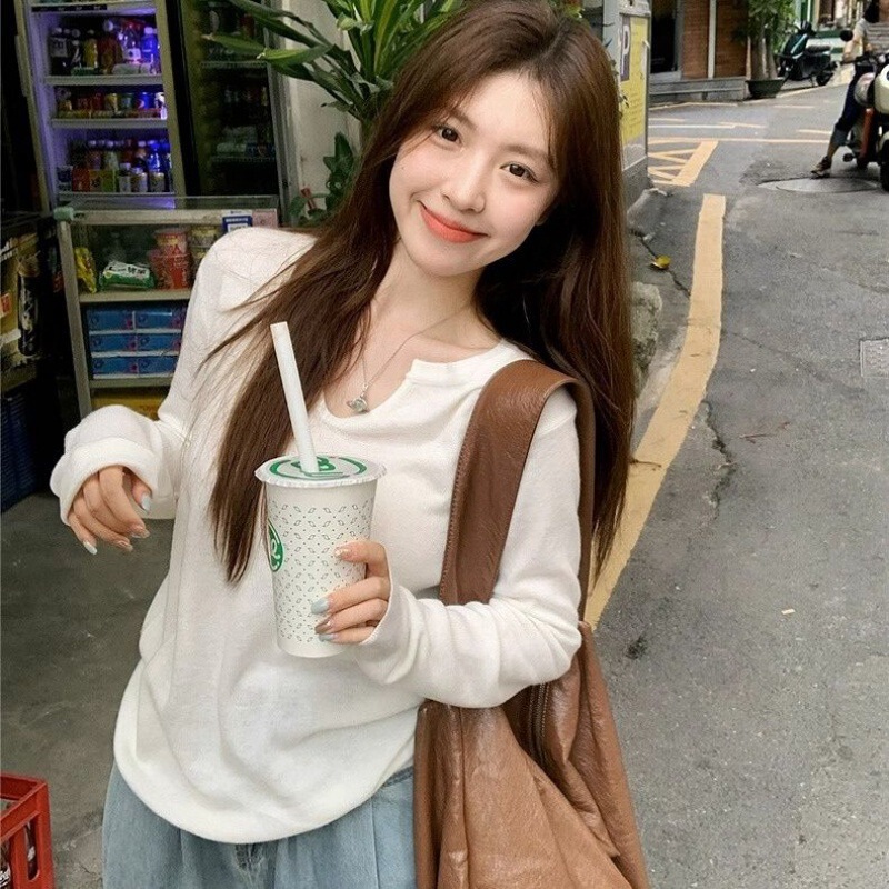韓国系vネックの肩の長袖のニットの女性の秋冬はゆったりしていて、やせています。|undefined