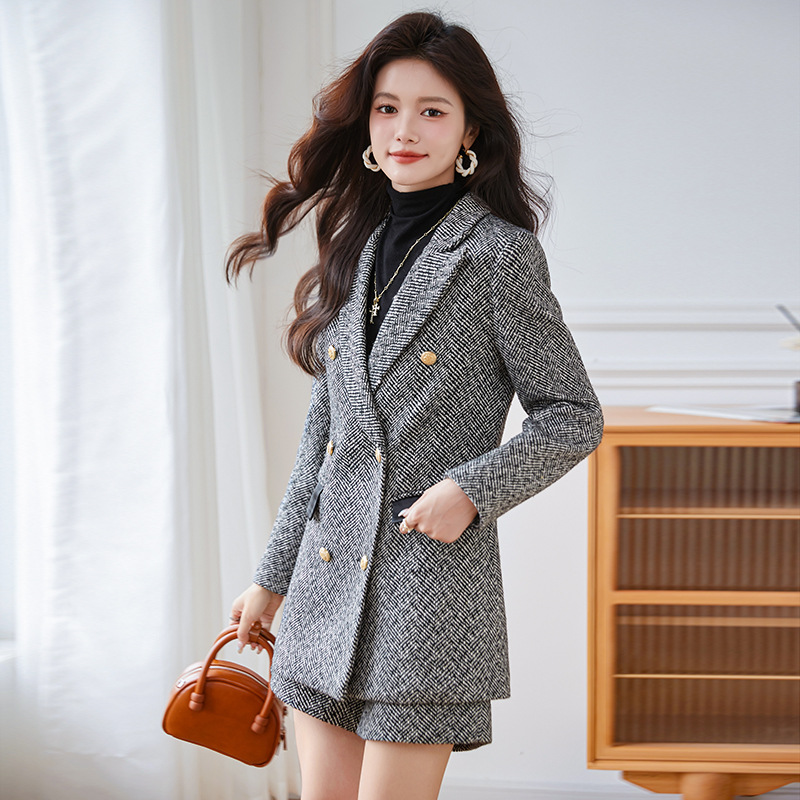 Woolen Slim Coat Image 4