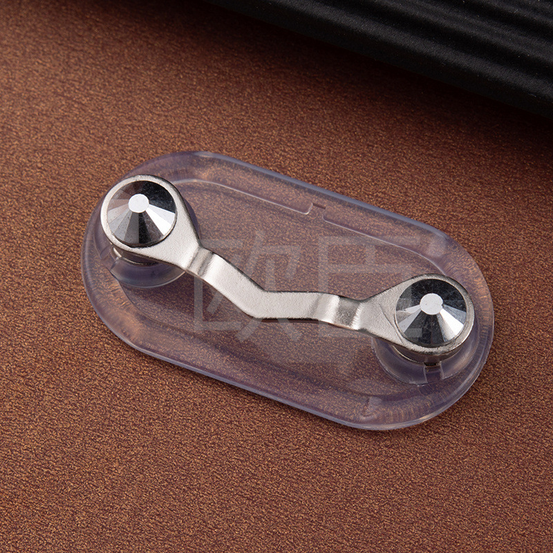 クロスボーダー爆型磁気眼鏡スタンド磁気吸引v型ブローチ工番札棚クリエイティブ磁気服イヤホンクリップ