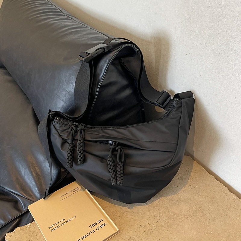 Borsa a tracolla donna modello dumpling elegante versatile_voghion.com