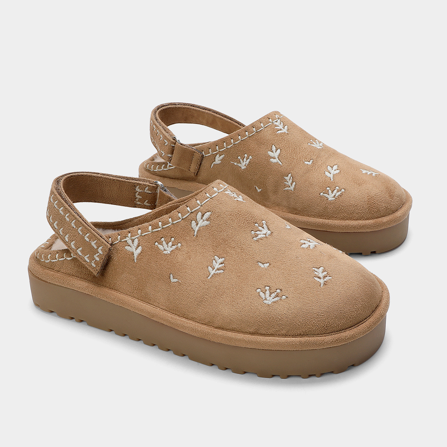 Z brand 2026 new thick-soled plush shoes for women, autumn and winter warm slip-on platform shoes, home cotton shoes, cross-border