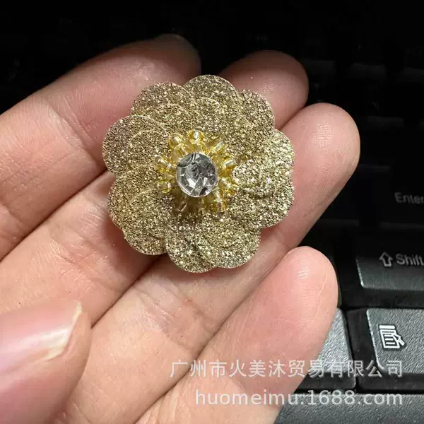 Golden powder and golden color