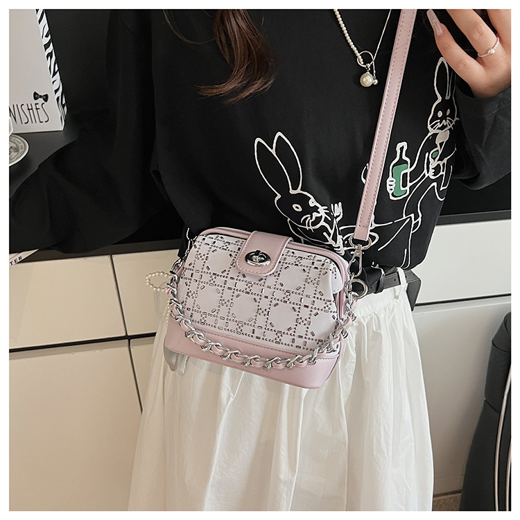 Summer bag: Women's hot diamond lock chain hand-held bucket bag 2025 New style denim blue single-shoulder fashionable crossbody bag undefined