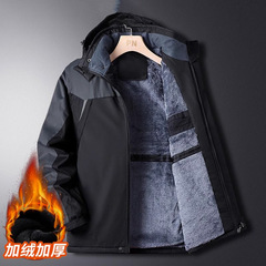 冬のコートの綿入れの男性は、男性の綿入れの綿服の作業服の大きいサイズの突撃服の冬のコートの男性を厚くします。