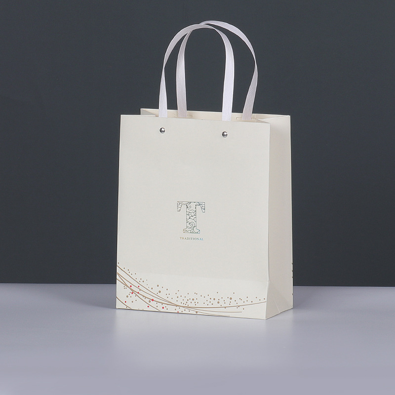 Bolso bolsa de papel al por mayor en stock bolsa de papel bolso de té bolso de boda venta al por mayor moda nacional ins bolsa de regalo bolsa de papel