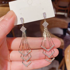 耳环;耳钉;耳坠