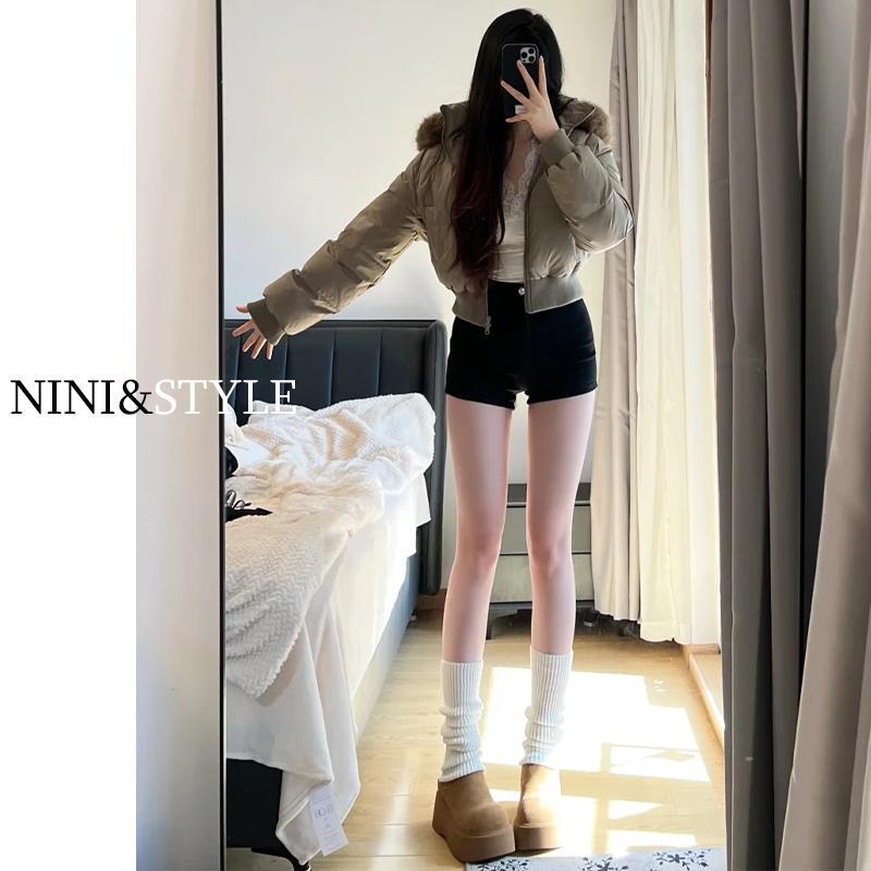 Black Denim Shorts for Women, Summer 2026 New Style, Slimming A-Line Tight Hot Pants, High-Waisted Ultra-Short Shorts for Women