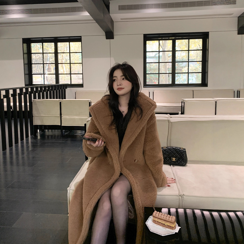 White Water Women's Warm Large Quilt Teddy Bear Stuffed Coat Women's Winter Warm and Environmentally Friendly Fur Long Jacket