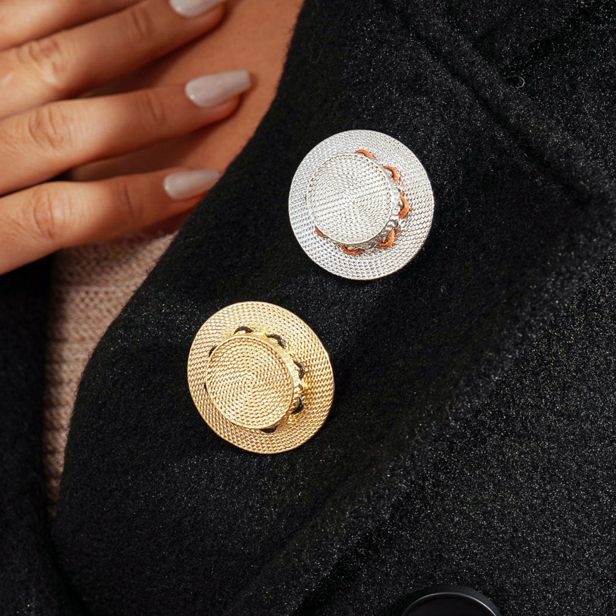Europa y América metal cuero enredado sombrero de paja estriado broche personalidad nicho creativo de moda alta sensibilidad accesorios de pin image 1
