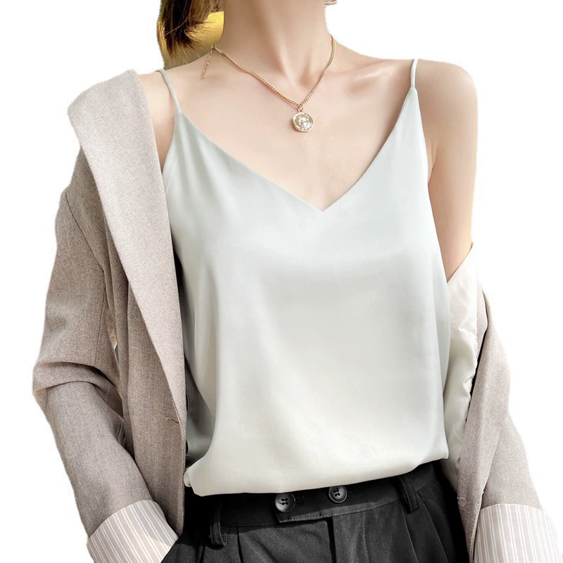 Silk colored fashionable bra top, body-friendly sexy short T-shirt, lifting effect, V-neckline