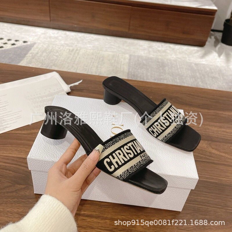 High-End D Brand Embroidered Letter Thick-Soled Flat Slippers, New Model 26, Summer Outdoor Wear Square-Toe Round-Heel Sandals High-End D Brand Embroidered Letter Thick-Soled Flat Slippers, New Model 26, Summer Outdoor Wear Square-Toe Round-Heel Sandals