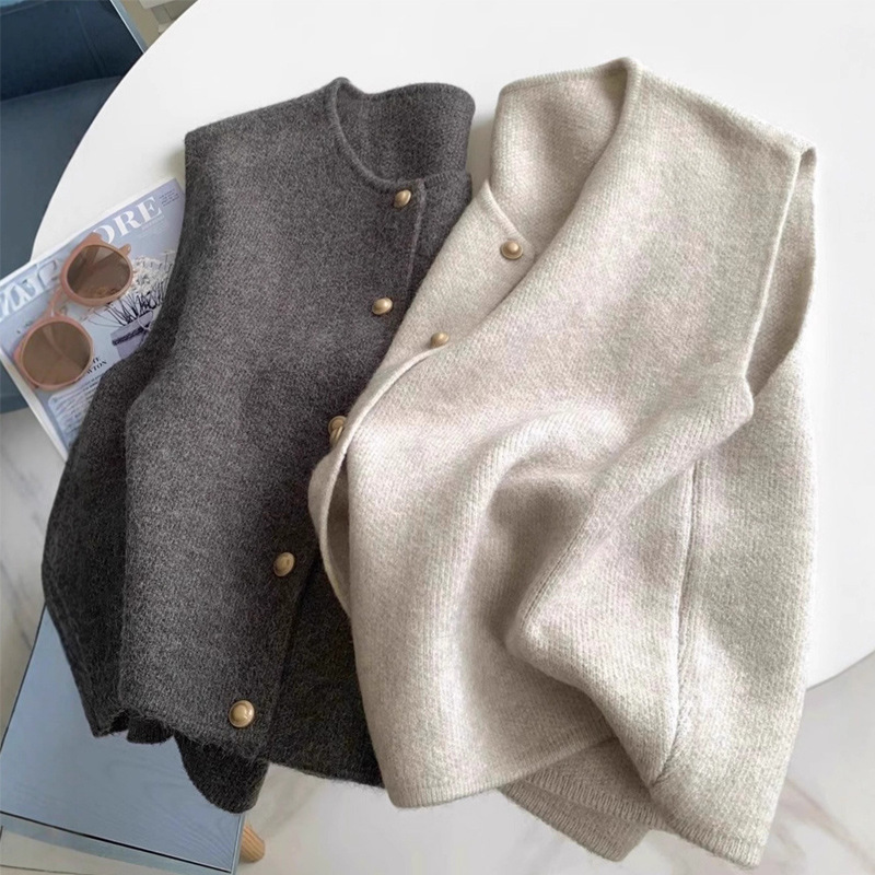 Gentle Style, Gold-Plated Elegant, Versatile Knitted Vest for Women, Autumn and Winter Layered Inner Vest Gentle Style, Gold-Plated Elegant, Versatile Knitted Vest for Women, Autumn and Winter Layered Inner Vest