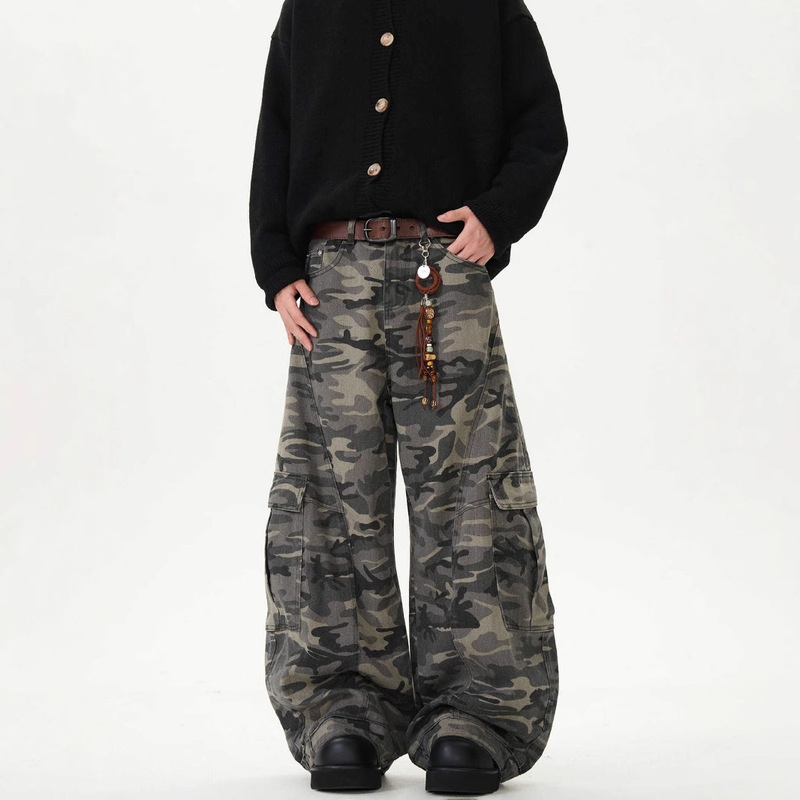American Retro Camouflage Wide-Leg Overalls for Men, Trendy Brand, Loose and Versatile, Reverse Wear Design, Scimitar Jeans for Men and Women American Retro Camouflage Wide-Leg Overalls for Men, Trendy Brand, Loose and Versatile, Reverse Wear Design, Scimitar Jeans for Men and Women