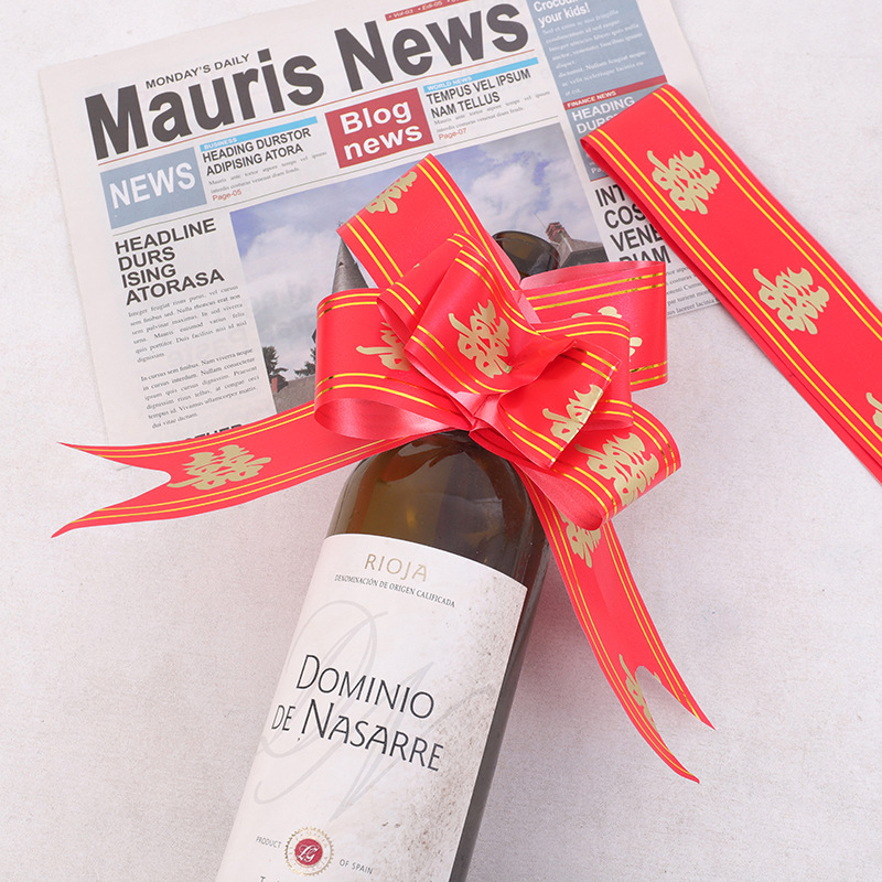 Decoración de la boda, mango de carro de flores, cinta de colores, embalaje de regalos de flores, arco de flores, mano de dibujo