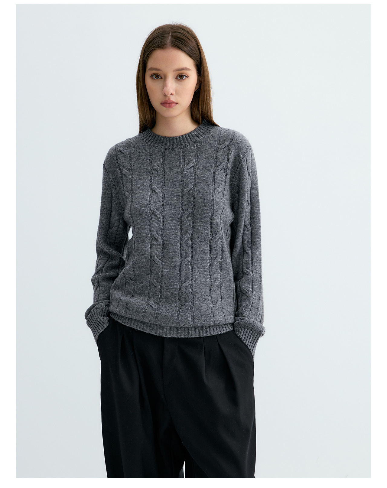 UNF Cable-Knit 405g Crewneck Sweater