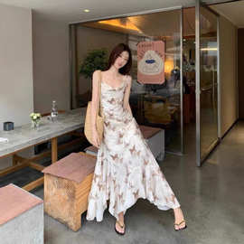 2025新款气质蝴蝶吊带连衣裙夏季度假印花不规则裙子新中式仙女裙