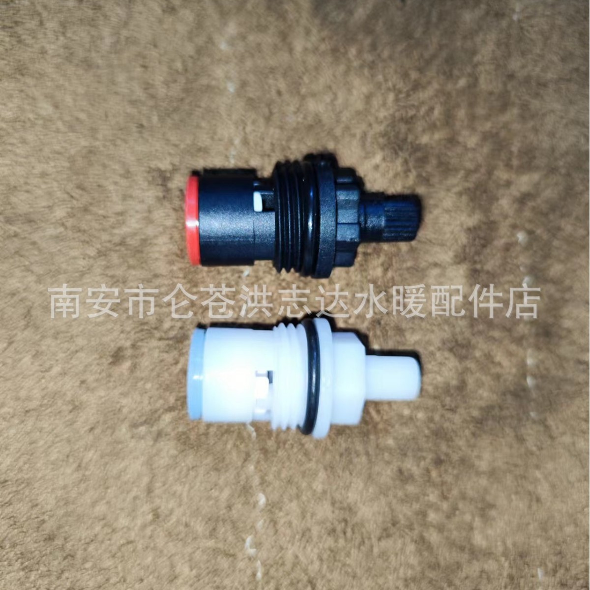 나사를 보내는 플라스틱 밸브 코어 [노란색 또는 검은 색 또는 흰색]