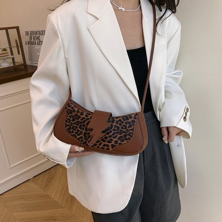 Diseño original bolso de brazo de mujer nueva textura mochila de hombro bolsa de moda personalidad media luna