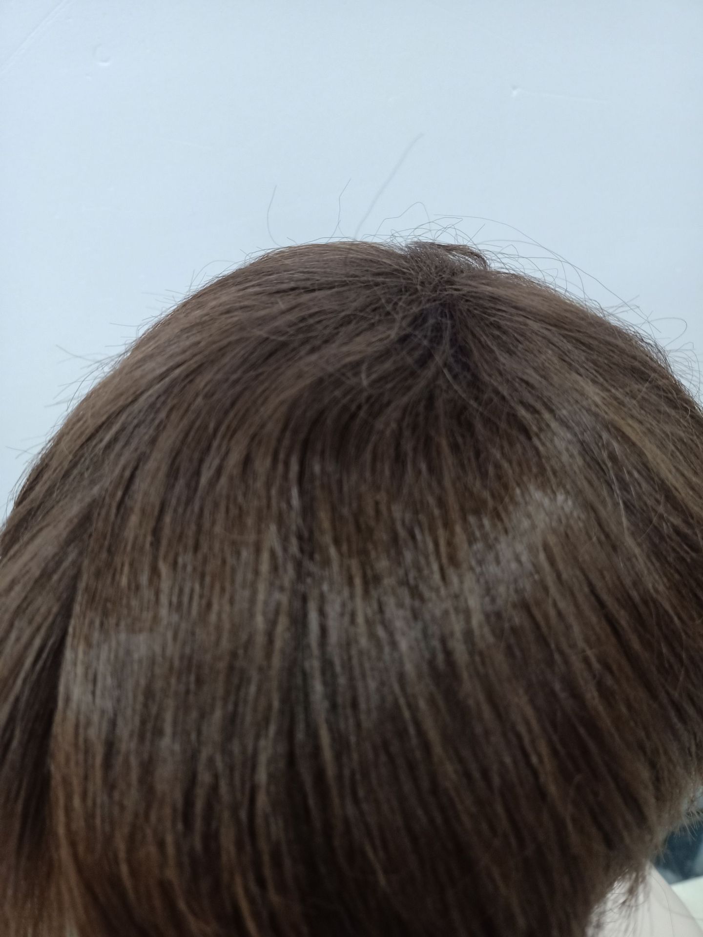 Fábrica al por mayor fibra química pelucas cortas mecánicas marrones pelucas