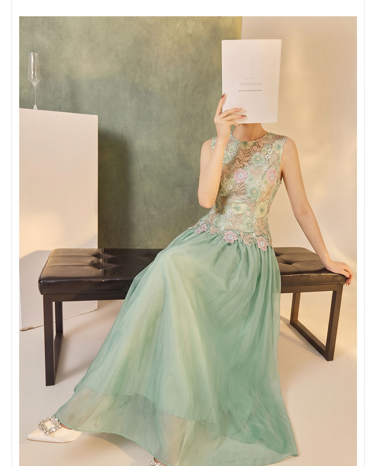 Đầm maxi thêu hoa ren nổi — Xanh lá cây nhạtcolor chi tiết 5