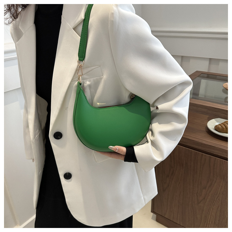 197g Weight Synthetic Leather Lining Material Sewing Thread Fashion Element Zipper Closure Type Single Shoulder Strap Strap Type Shoulder Bag Bags Type Daily Occasion Pu Leather Material Solid Color Pattern All Seasons Season Women's Gender Streetwear Style Square Shape Small Size Women's Small Pu Leather Solid Color Streetwear Sewing Thread Square Zipper Shoulder Bag 20