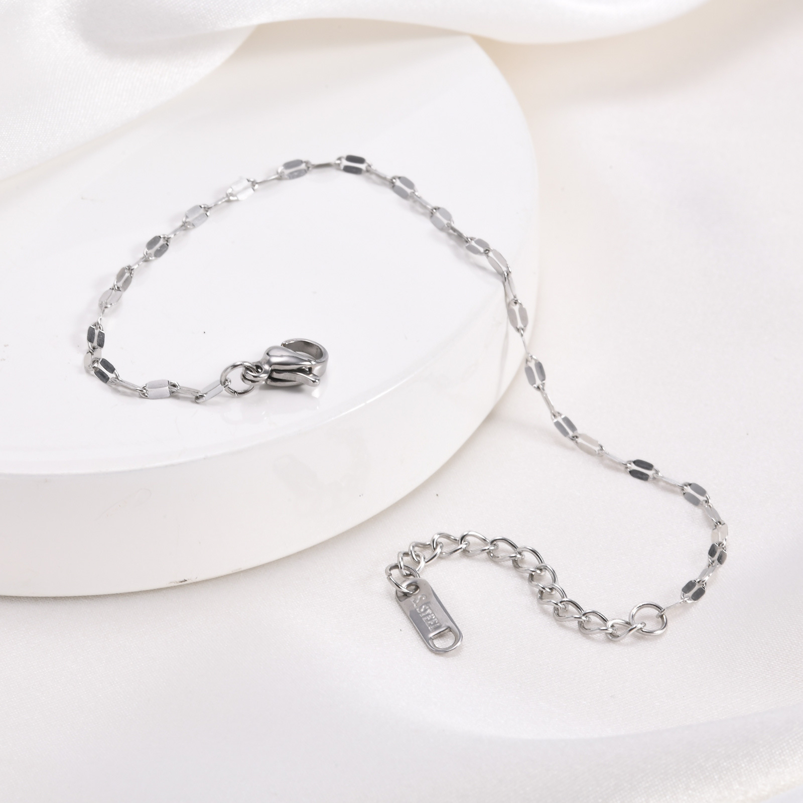 Titanium Steel Thin Lip Bracelet Simple Gold Chain Link Bracelet_voghion.com